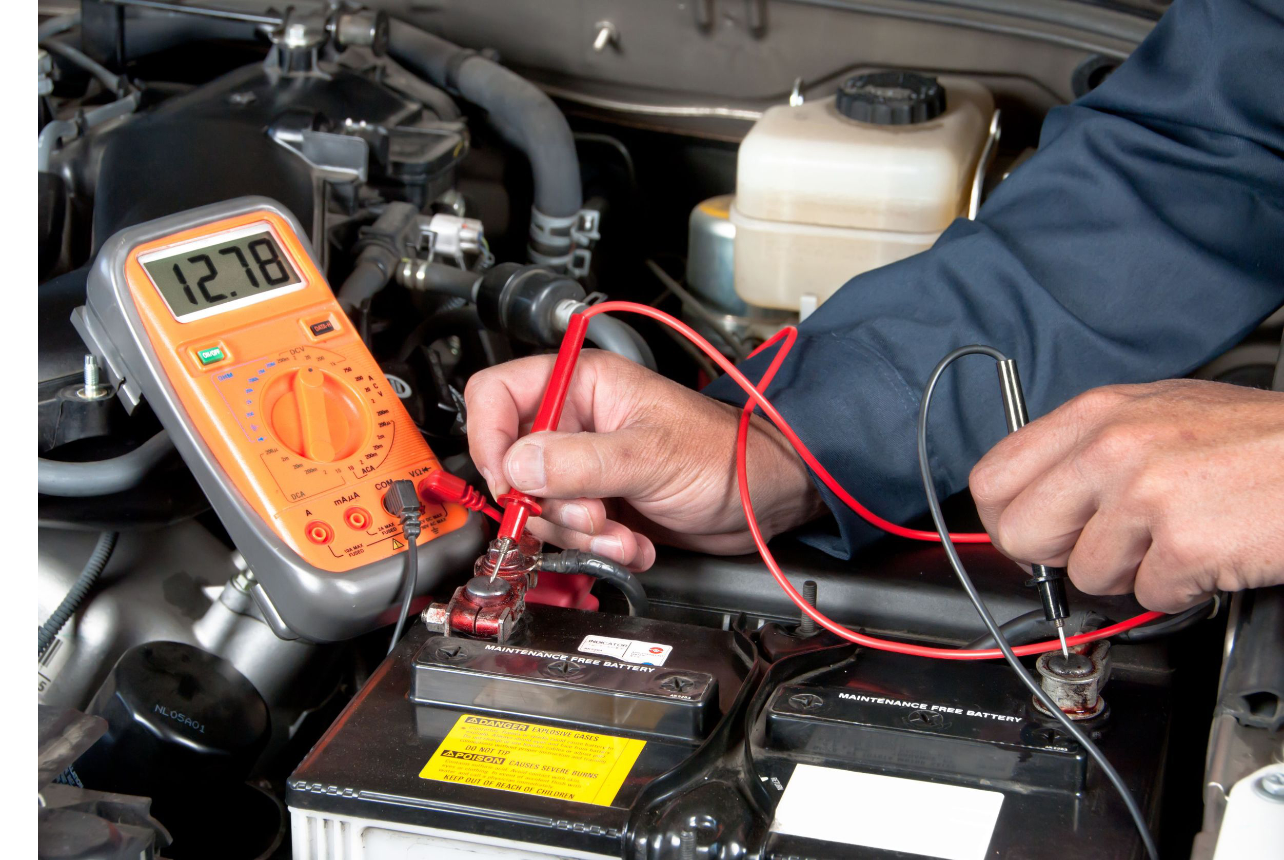 Как правильно зарядить АКБ автомобиля зарядным устройством: полезные советы и рекомендации